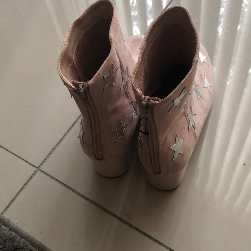 Shoe - Picture 2 of 3